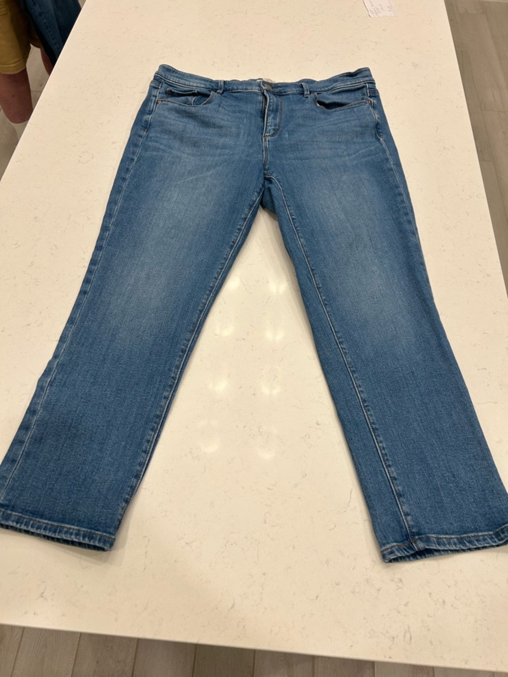 Classic Women's Blue Jeans - Clean Straight Fit